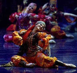 Dancers from Lebanon's top dance troupe Caracalla perform during the 'Knights of the Moon' musical at Casino du Liban in Jounieh, north of Beirut, late 29 December 2007. AFP PHOTO/RAMZI HAIDAR