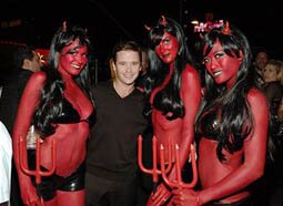 LAS VEGAS - OCTOBER 13: Actor Kevin Connolly poses for photos at the Grand Opening of Diablo's Cantina at The Monte Carlo Resort & Casino on October 13, 2007 in Las Vegas, Nevada. (Photo by Denise Truscello/WireImage for The Light Group)